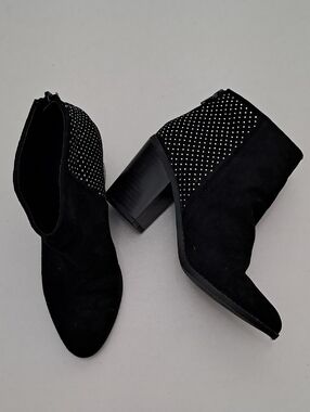 Madden NYC Women's Size 7 Black Studded Block Heel Ankle Booties